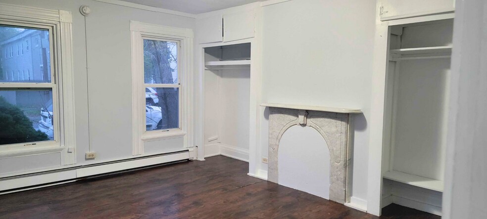 Building Photo - 166 Essex St
