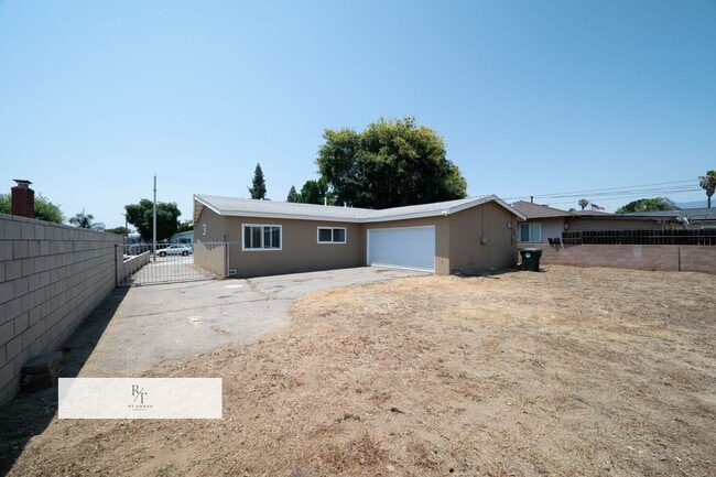 Building Photo - Remodeled House with Spacious Flat Lot - L...