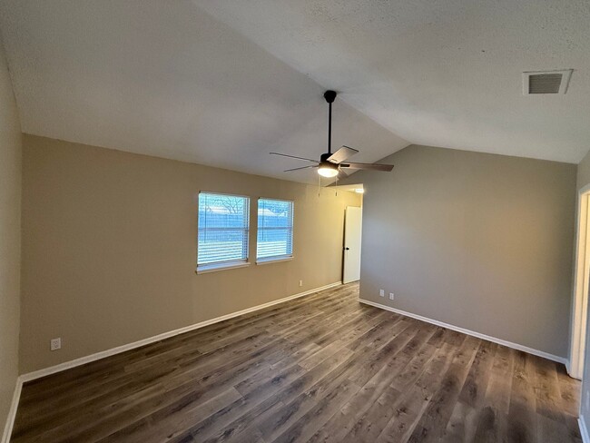 Building Photo - Newly Renovated 3bd 2ba in Prime Location