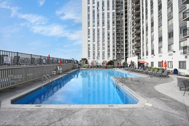 Building Photo - 100 Manhattan Ave