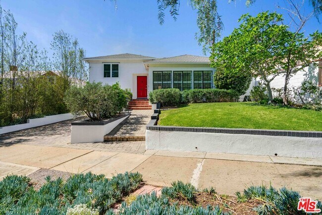 Building Photo - 741 Chautauqua Blvd