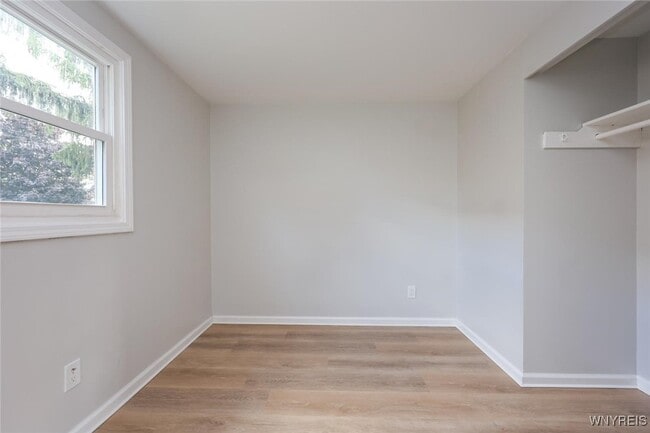 Building Photo - 862 Falcon Dr