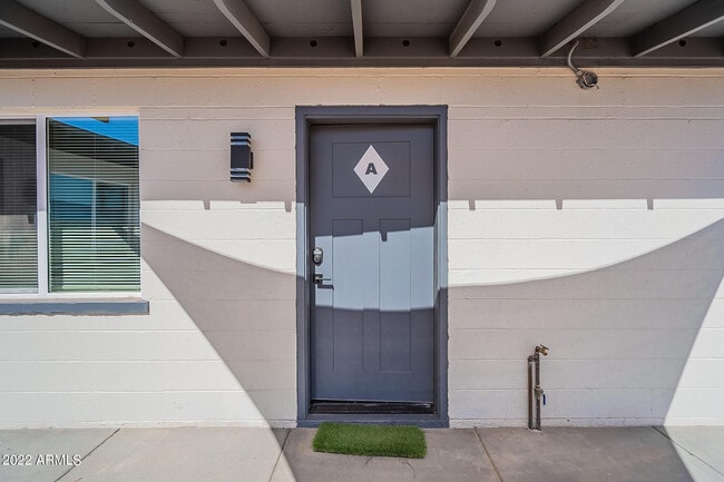 Building Photo - 37 E El Parque Dr