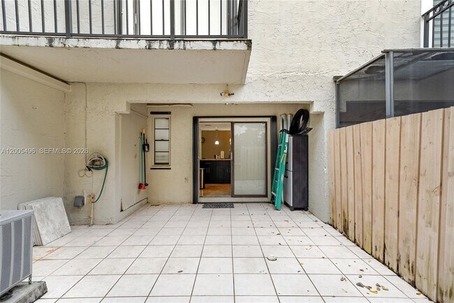Building Photo - 10535 SW 154th Ct