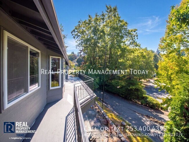 Building Photo - 1531 Vista Dr