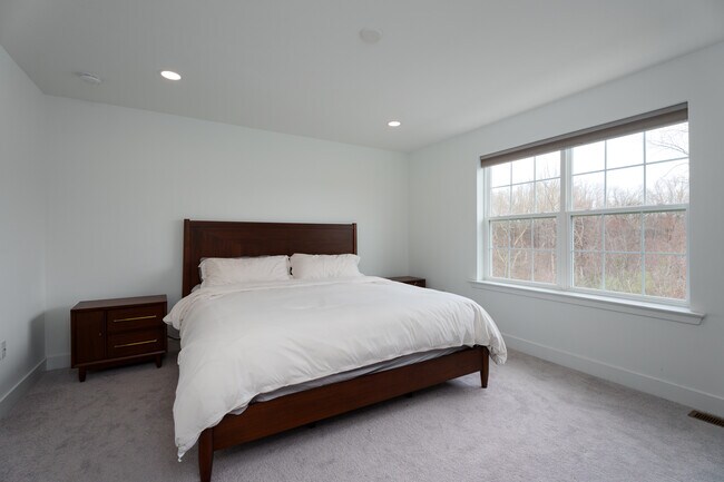 Building Photo - 1907 Swales Ct