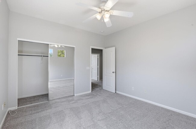 Building Photo - 3565 E Vaughn Ct