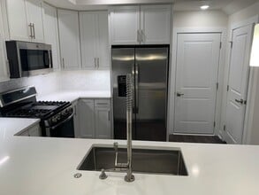 Building Photo - HERNDON - *3262 Woodland Park Rd Unit #3E *