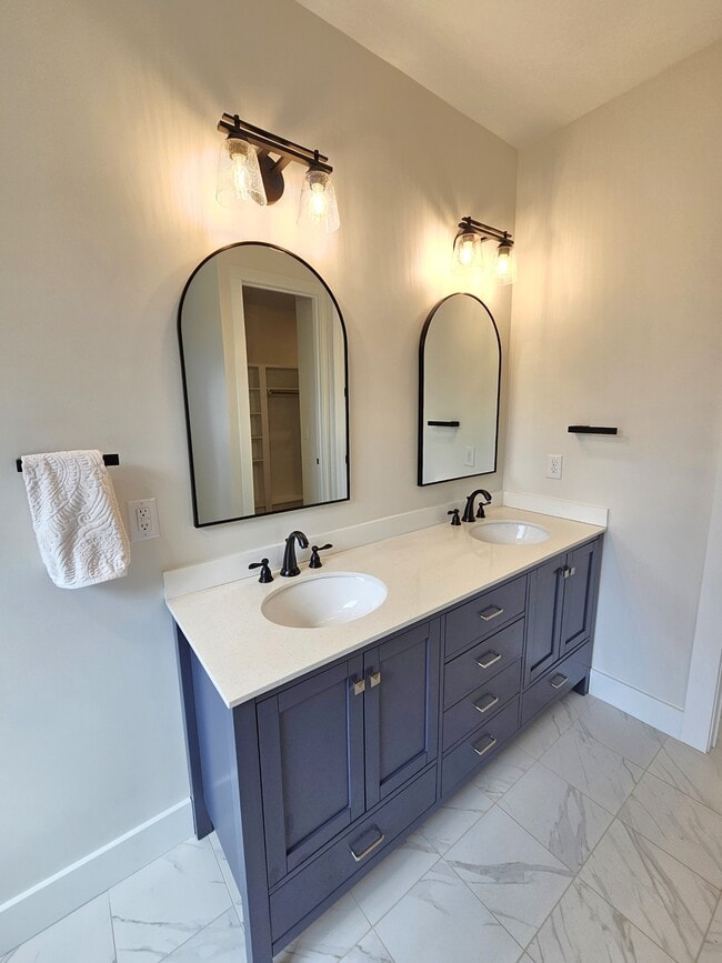 Building Photo - 3400 Pennington Rd