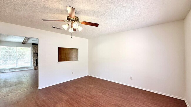 Building Photo - 10105 Oak Hollow Dr