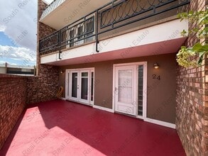 Building Photo - 2 Bed 2.5 Bath Condo on the golf course!