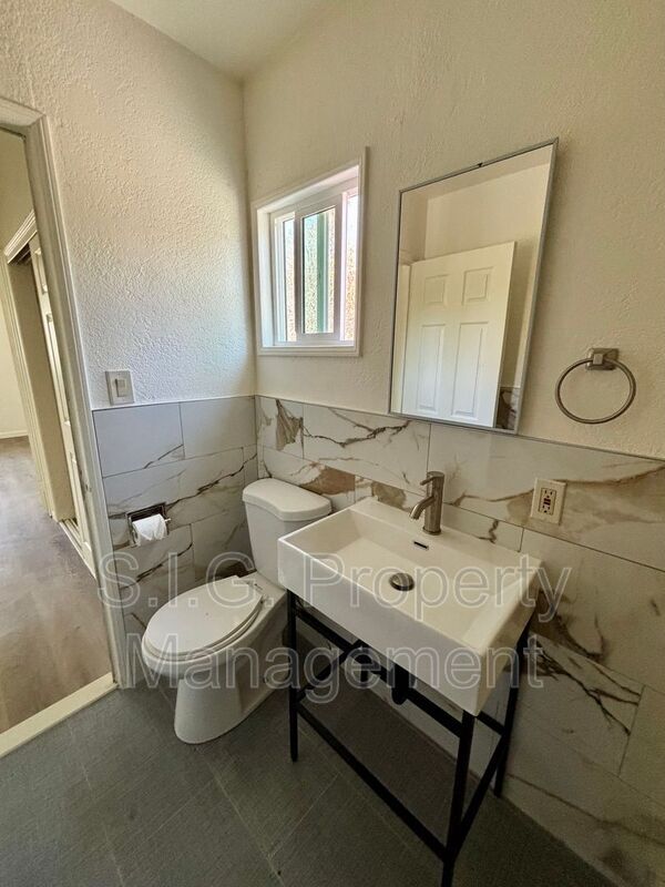 Building Photo - 3819 1/2 Verdugo Rd