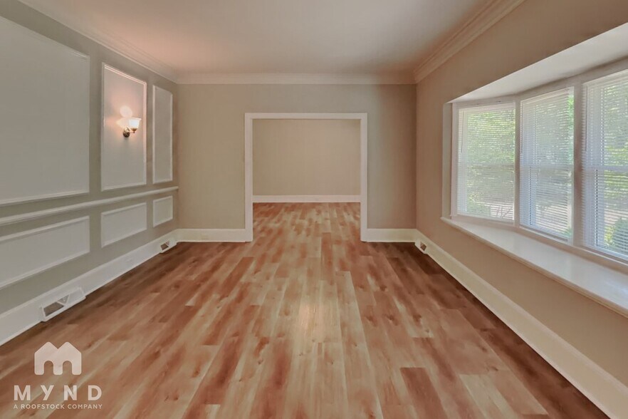 Building Photo - 127 Forest Hills Dr