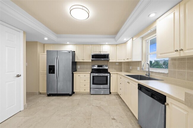 Building Photo - 3900 Galt Ocean Dr