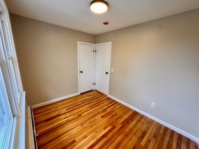 Building Photo - 34 Gates Ln