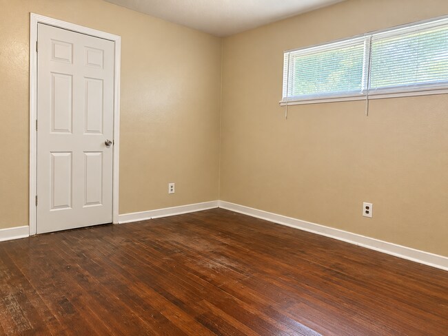 Building Photo - 1527 Maria Dr