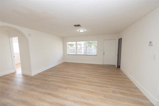 Building Photo - 2510 NE 3rd Ave