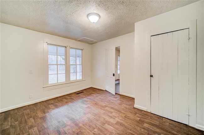 Building Photo - 1290 Reavis Mountain Rd