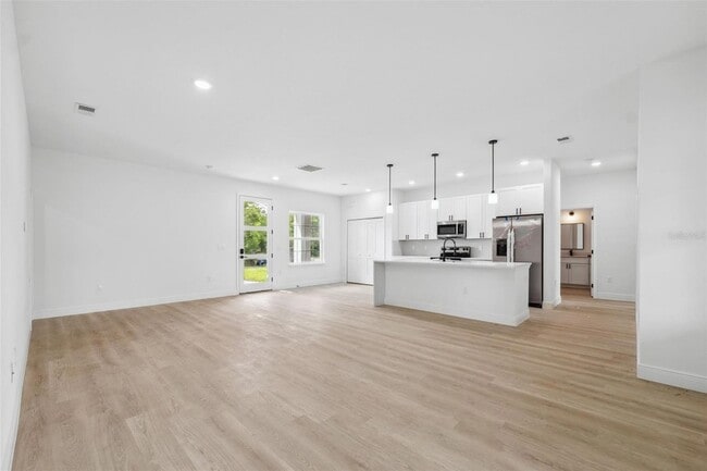 Building Photo - 14930 SW 66th Ave