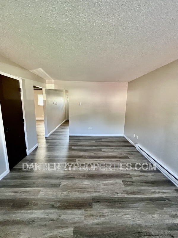 Building Photo - 905 Markle St