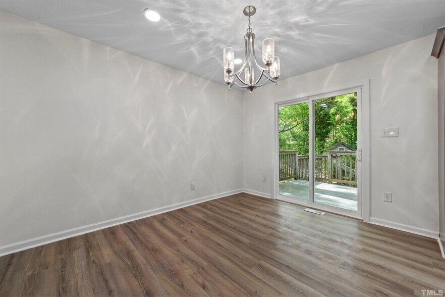 Building Photo - Room in Single Family Home on Buckingham Rd