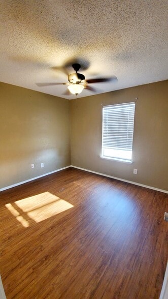 Building Photo - 4016 Eastridge Dr