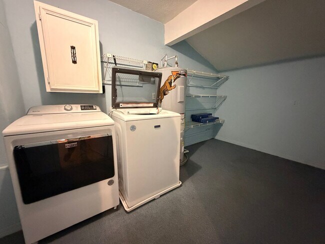 Building Photo - Spacious 3/3 on Nearly 2 Acres with Exceptional Storage and No HOA