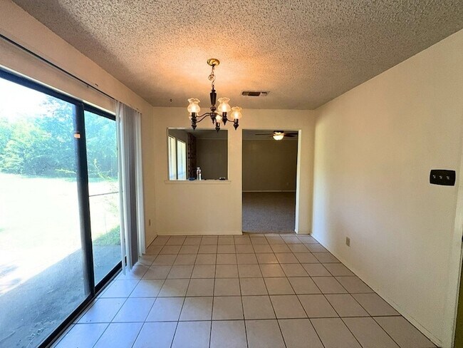 Building Photo - 1613 Edgehill Rd