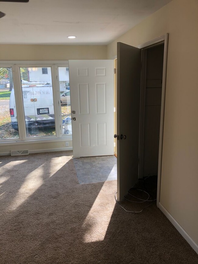 Building Photo - Remodeled 3 bedroom 1 bath home with attached one car garage in Rossville, IL