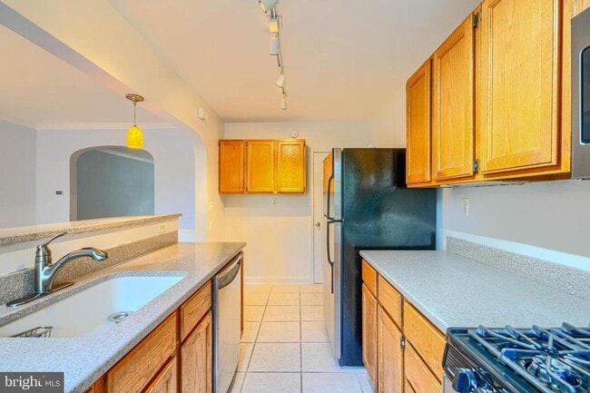 Building Photo - 372 Old Trail