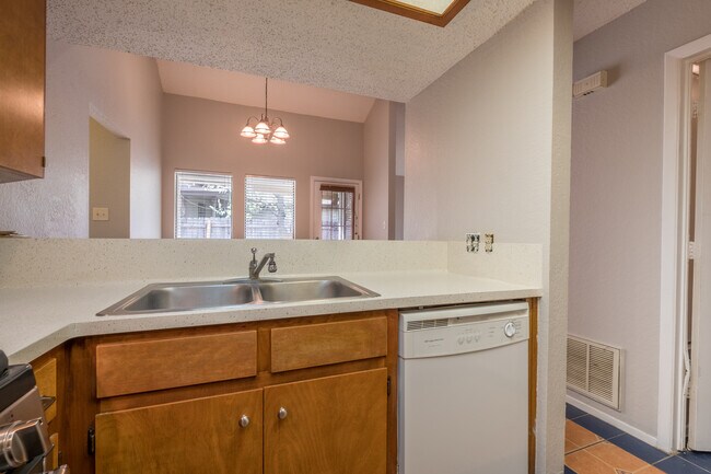 Building Photo - Charming 2-Bedroom, 2-Bath Townhouse in Pflugerville!