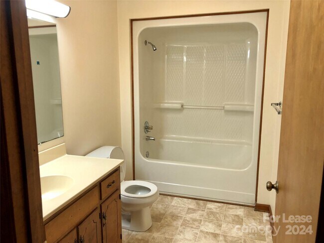 Building Photo - 119 Hillcrest Dr