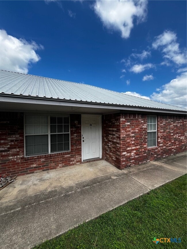 Building Photo - 805 E Ave I