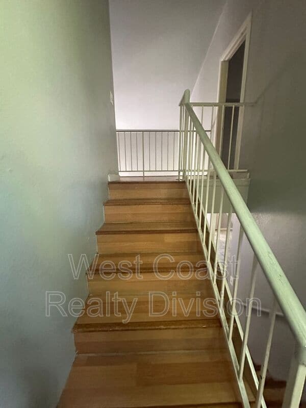 Building Photo - 1847 S Raintree Pl