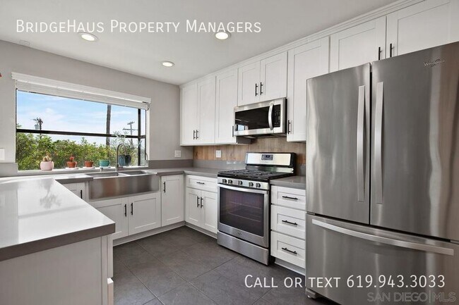 Building Photo - 5365 Aztec Dr