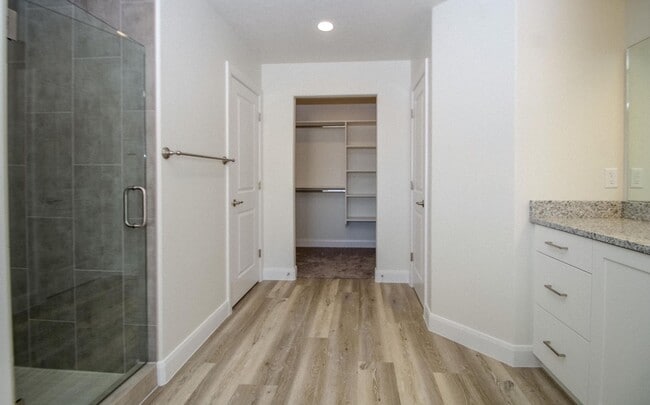 Building Photo - 4 Bedroom Townhome in Hurricane!
