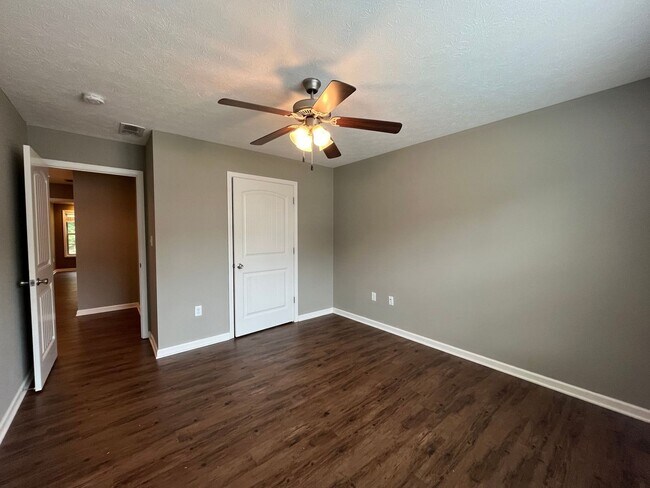 Building Photo - 3BR 2BA Home in Greystone Subdivision - South Warren School District