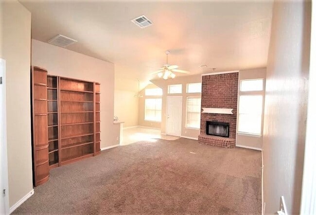 Building Photo - 412 McDonald Dr