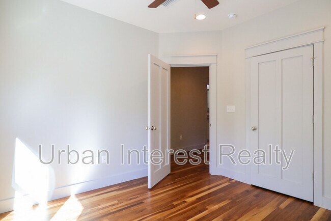 Building Photo - 15 Palm St