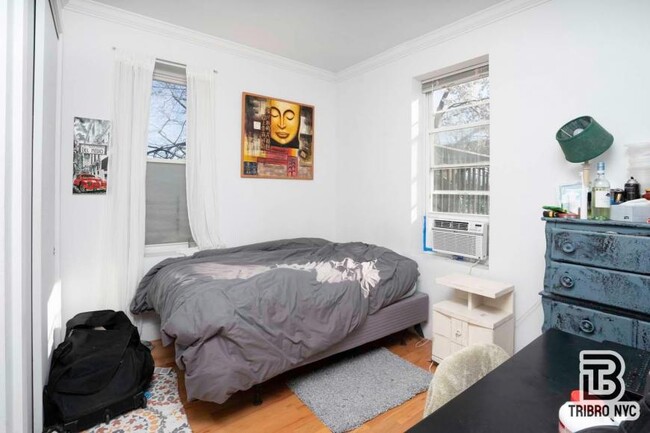 Building Photo - 3 bedroom in ASTORIA NY 11105