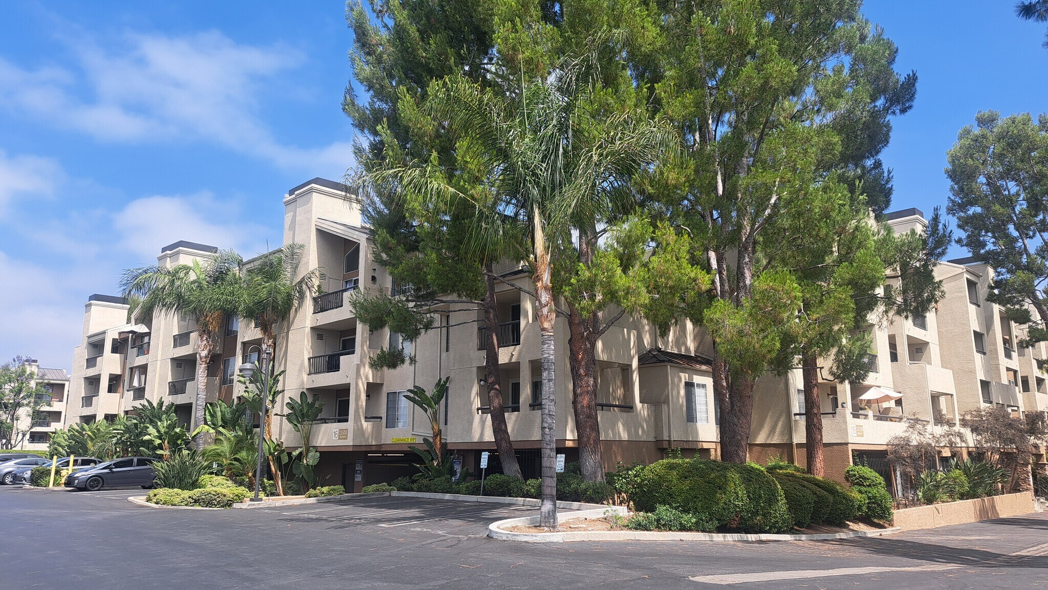 Building Photo - 21520 Burbank Blvd