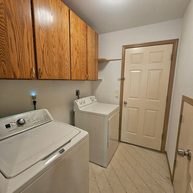 Building Photo - Move-In Ready Silverdale Home Close to Everything