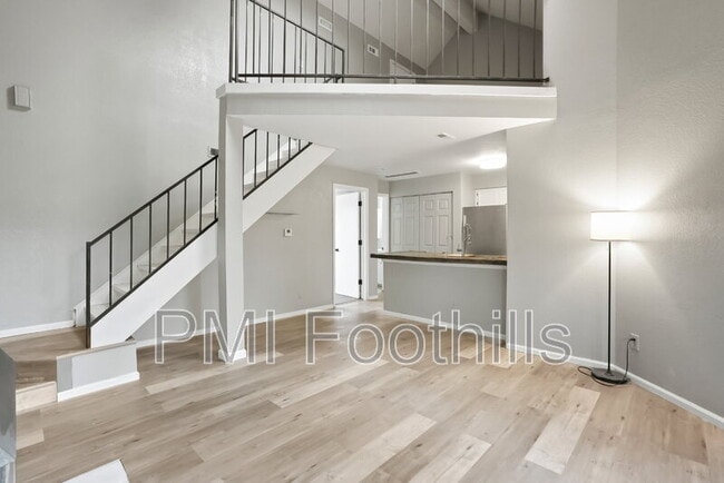 Building Photo - 832 S Vance St