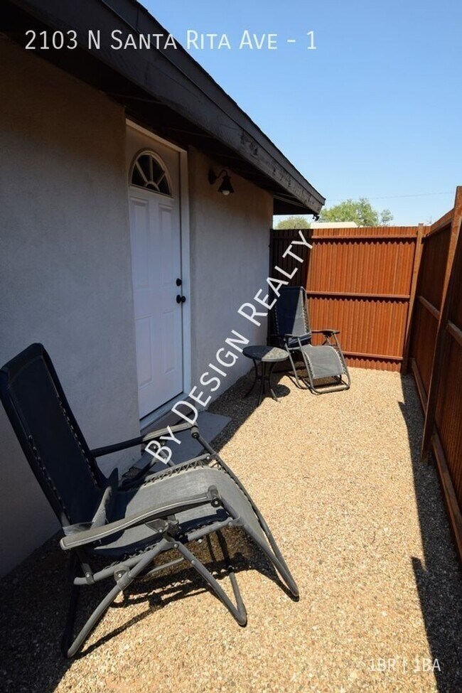 Building Photo - Renovated and Furnished 1 Bed 1 Bath Casita - 1 Mile To UofA