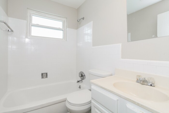 Building Photo - 5325 Plumridge Dr