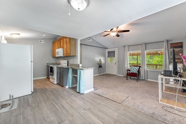 Building Photo - Cozy 2-Bedroom Retreat Near the Lake in Lowell