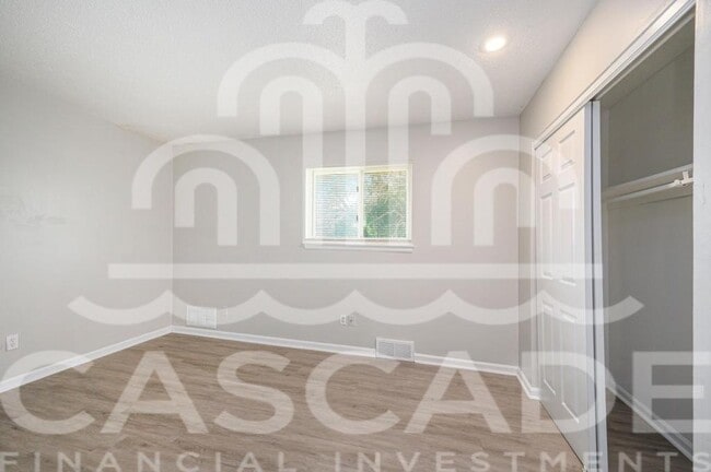 Building Photo - 108 N Chestnut St