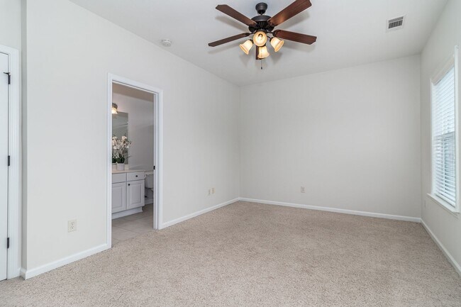 Building Photo - Lovely Riverwood Home