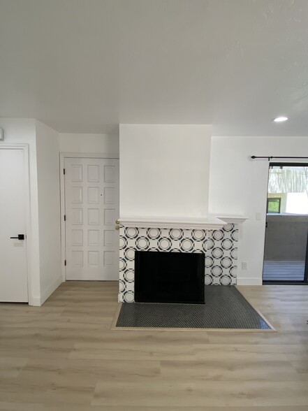 Building Photo - 2742 Ariane Dr