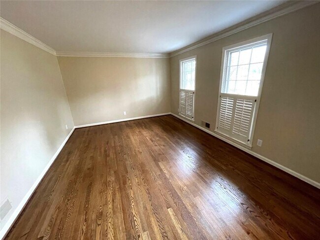 Building Photo - 1150 Falstaff Dr